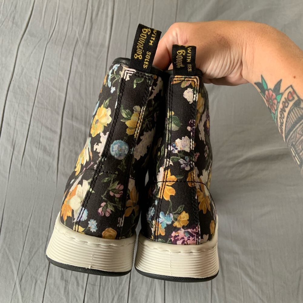 NEW Dr. Martens Darcy Black Floral Newton Leather Hi-Top Boots Size 10 - Picture 5 of 12